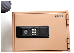 ���ɂ̌��̃g���u��